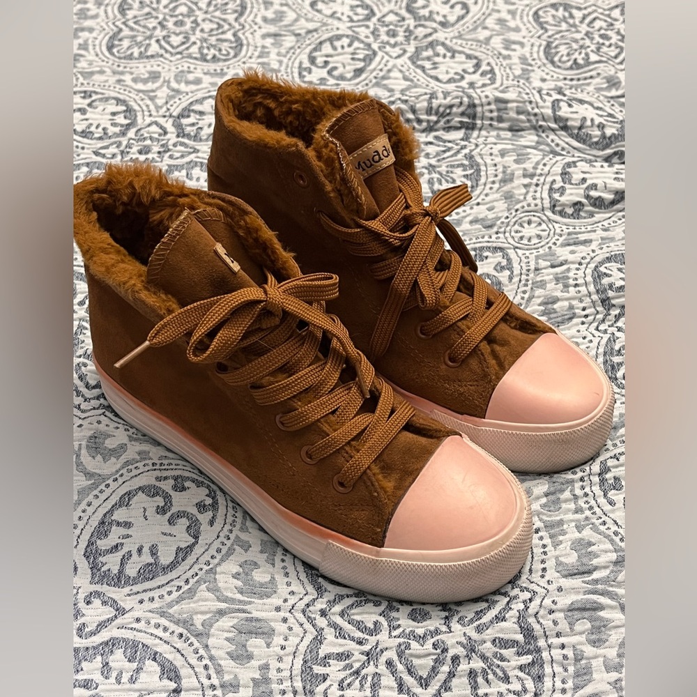 Mudd Brown High-Top Sneakers Fur Lined with Pink Accents sz 8.5